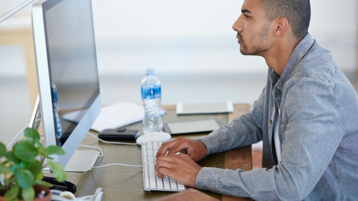 Fatigue visuelle, posture, concentration : quand la haute résolution rime avec bien-être au bureau