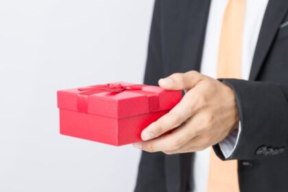 Pourquoi offrir une carte cadeau culture aux employés ? Les avantages qui font la différence !