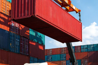 Quel conteneur maritime acheter pour créer un atelier, un bureau ou un espace de stockage ?